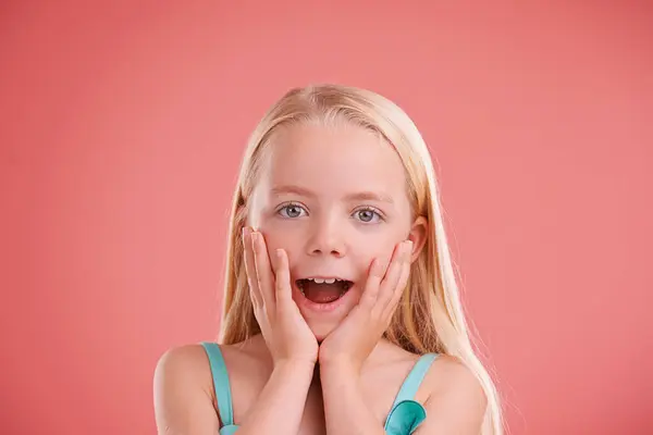 Children Wow Girl Hands Face Studio News Information Promo Pink — Stock Photo, Image