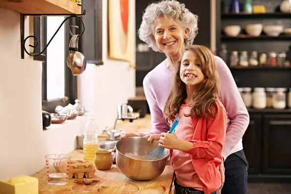 Koken Mixen Portret Van Oma Met Kind Keuken Onderwijzen Van — Stockfoto