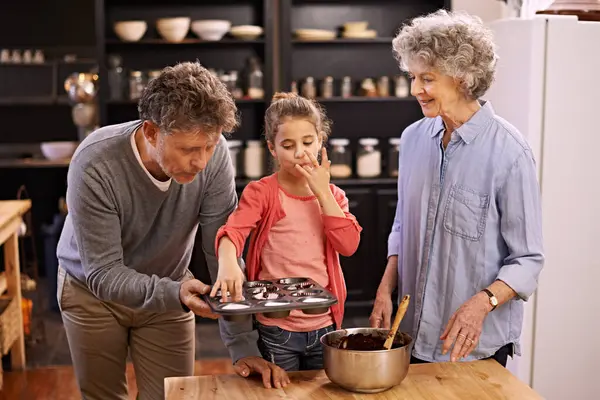 Girl Grandparents Baking Cupcakes Kitchen Bonding Together Mature Couple Smile — Stock Photo, Image