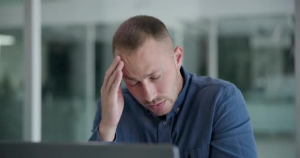 Unternehmen Kopfschmerzen Und Menschen Mit Burnout Schmerzen Und Frustration Über — Stockvideo