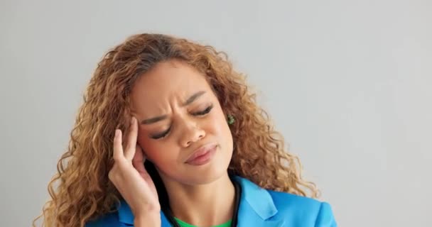 Sfrustrowana Kobieta Ból Głowy Stres Lękiem Depresja Lub Zdrowie Psychiczne — Wideo stockowe