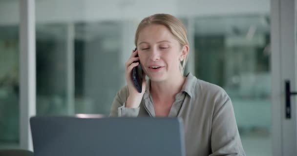 Negocios Llamada Telefónica Mujer Con Laptop Conexión Planificación Con Horario — Vídeo de stock