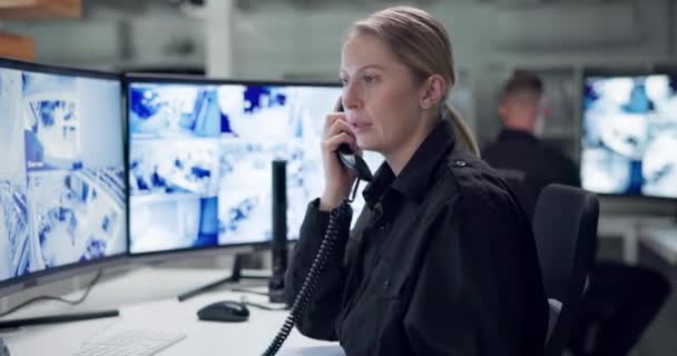 Kobieta Ochrona Telefon Komputerem Dla Bezpieczeństwa Kariera Ochronna Kobieta Technologii — Wideo stockowe