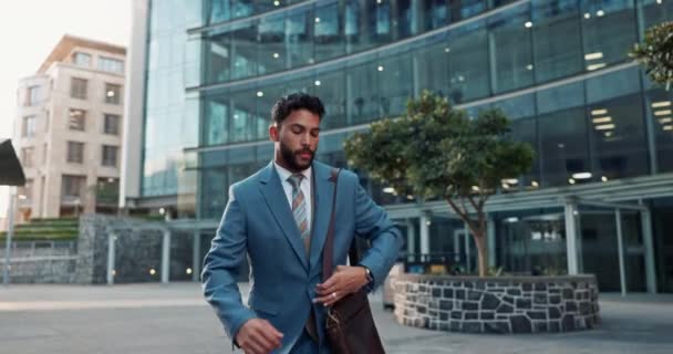 Adamı Nöbet Tutuyor Toplantı Şehir Ofise Geç Kalmak Için Acele — Stok video