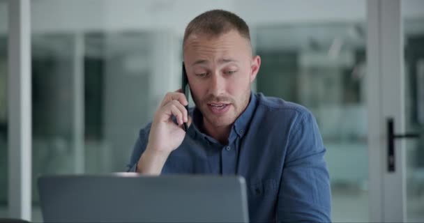 Бизнес Телефонный Звонок Человек Ноутбуком Разговор Планирование Расписанию Связи Человек — стоковое видео