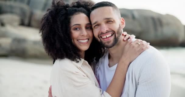 Para Plaża Objąć Uśmiechem Podróży Miłości Wakacje Lub Przygody Mężczyzna — Wideo stockowe