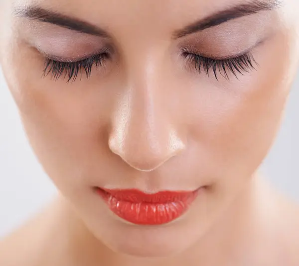 Mujer Belleza Maquillaje Estudio Para Cosméticos Dermatología Extensión Pestañas Sobre —  Fotos de Stock