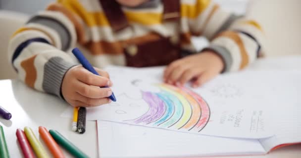 Niños Colorantes Lápices Colores Para Creatividad Artística Desarrollo Del Aprendizaje — Vídeo de stock