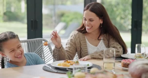 Feeding Refuse Mother Girl Home Eating Bad Habits Family Lounge — Stock Video