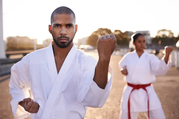 Alvorlige Mennesker Karate Kampsport Med Personlig Trener Selvforsvar Klasse Eller – stockfoto