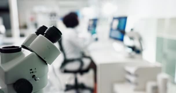 Microscope Gros Plan Laboratoire Avec Instrument Scientifique Pour Recherche Étude — Video