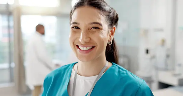 Medisch Glimlachend Portret Van Verpleegkundige Een Ziekenhuis Voor Gezondheidszorg Geneeskunde — Stockfoto