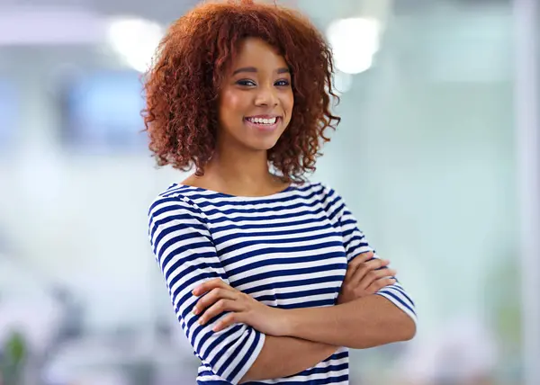 Porträtt Självförtroende Och Leende Affärskvinna Vid Start Företag Sydafrika Med — Stockfoto