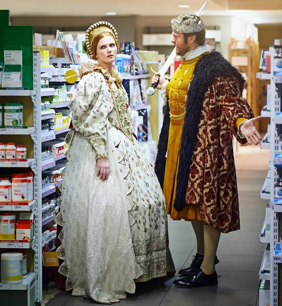 Supermercado Discussão Rei Com Rainha Raiva Conversa Com Expressão Reação — Fotografia de Stock