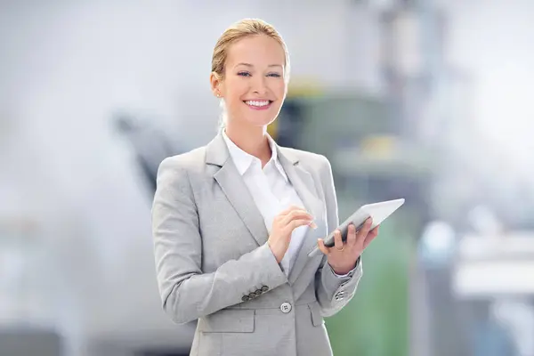Tablet Office Portrait Business Woman Online Research Website Networking Company — Stock Photo, Image