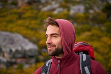 Dostum, gezi, yürüyüş, temiz hava ve açık havada gülümseyerek sırt çantasıyla gezmek ve düşünmek. Doğada sakinlik, huzur ve sağIık, gezme ve bilinçli keşif maceraları..