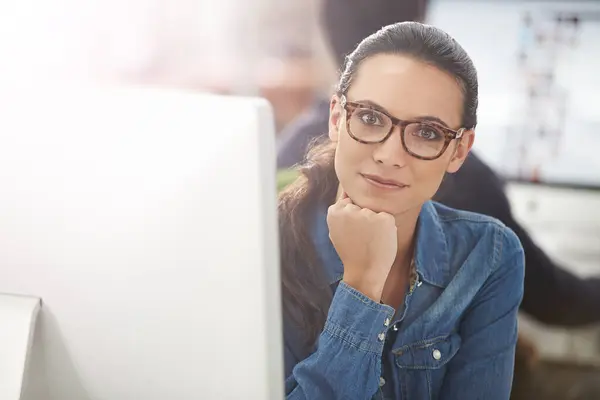 Woman Computer Office Confidence Startup Business Company Growth Web Designer — Stock Photo, Image