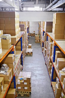 Depo, kutular ve tedarik zinciri dağıtım, depolama ve raflı envanter. Paketle ithalat, ihracat ve sanayi ve ambalaj ve tedarikçi ile kargo ve hizmet ile üretim.