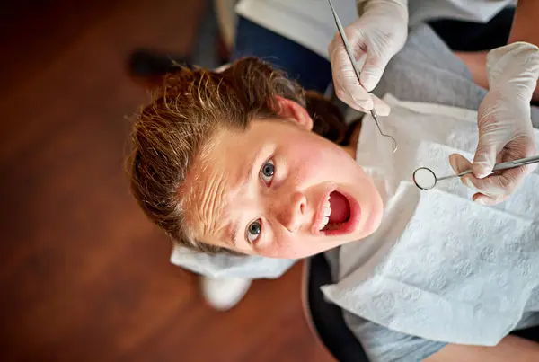 Medo Criança Retrato Dentista Para Dentes Limpeza Medo Cuidados Saúde — Fotografia de Stock