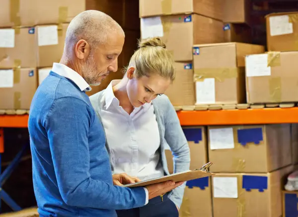 Logistics Teamwork Clipboard Warehouse Inventory Quality Control Service Delivery Freight — Stock Photo, Image
