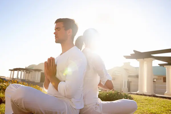 Achtertuin Gebedshouding Mensen Bij Yoga Met Balans Rust Ontspanning Mindfulness — Stockfoto