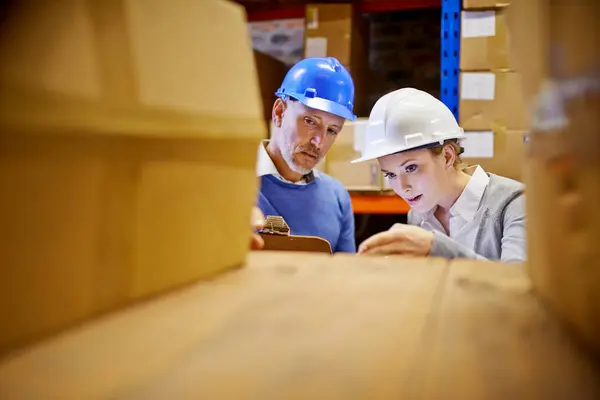 Management Team Boxes Logistics Inventory Distribution Warehouse Stock Take Retail — Stock Photo, Image