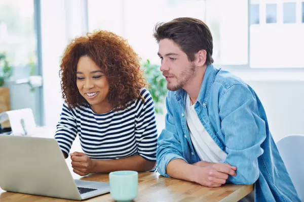 Lavoro Squadra Ufficio Laptop Che Lavorano Alla Scrivania Colleghi Tavola — Foto Stock