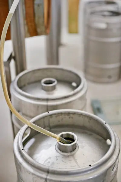 Pivovar Cisterna Trubka Stroji Pro Výrobu Výrobním Procesem Destilací Řemeslným — Stock fotografie