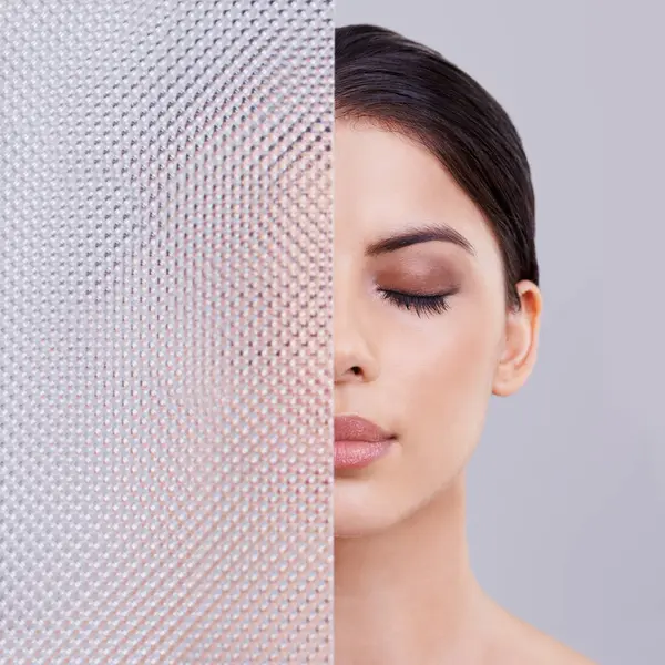 Glas Hälften Och Kvinna För Estetik Skönhet Och Dermatologi För — Stockfoto