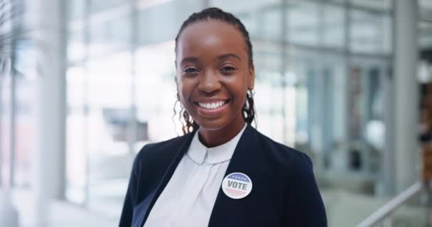 Stem Badge Gezicht Van Zwarte Vrouw Voor Politiek Functie Verkiezing — Stockvideo