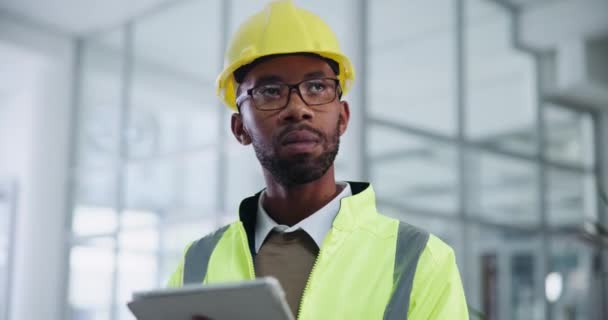 Stavební Dělník Tablet Stavební Inspekce Jako Dodavatel Údržby Nebo Rekonstrukce — Stock video