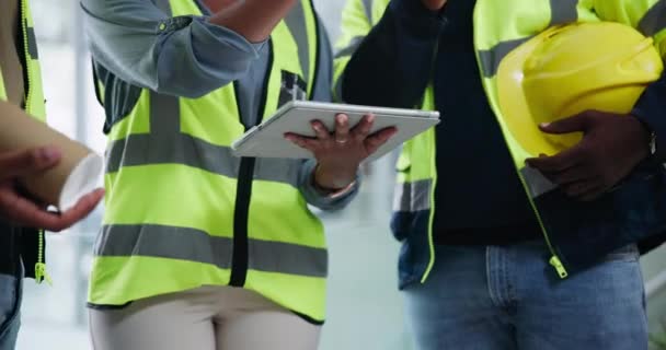 Construção Equipe Tablet Com Planejamento Mãos Pessoas Engenharia Civil Com — Vídeo de Stock