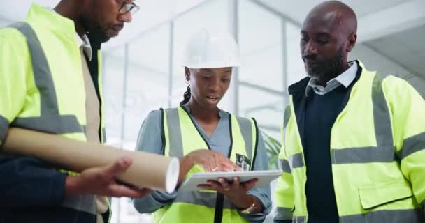 Construção Pessoas Negras Tablet Com Planejamento Engenharia Civil Com Gerenciamento — Vídeo de Stock