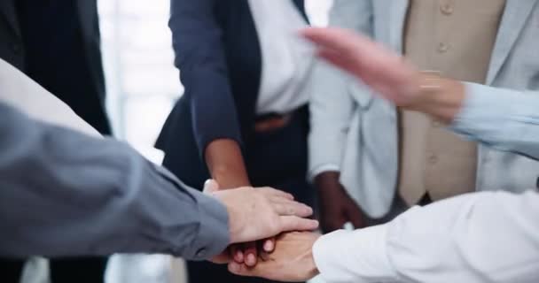 Зустріч Ділові Люди Руки Разом Офісі Мотивації Партнерства Або Солідарності — стокове відео