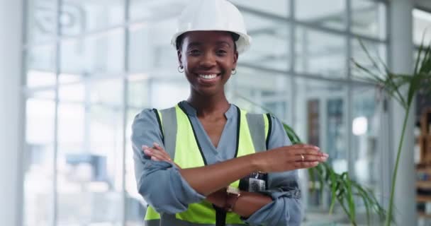 Black Woman Construction Worker Arms Crossed Smile Portrait Engineering Maintenance — Stock Video