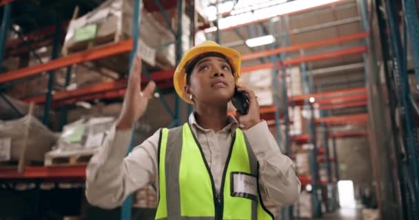 Industrial Fábrica Mujer Con Problema Llamada Telefónica Enojado Por Error — Vídeos de Stock