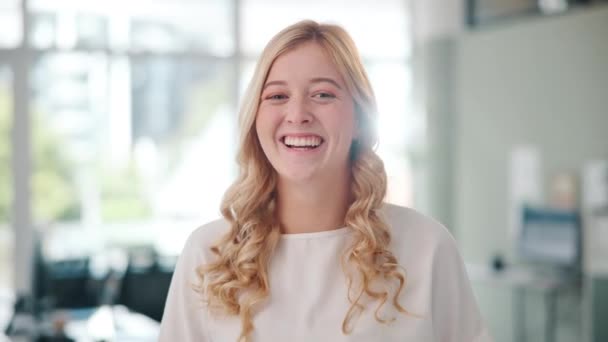 Wajah Bisnis Dan Wanita Dengan Senyum Startup Dan Profesional Kantor — Stok Video