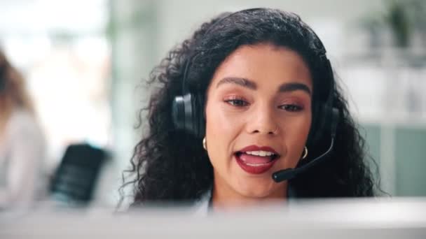 Call Center Telemarketingu Konsultantka Biurze Rozmawia Konsultacjach Internetowych Commerce Uśmiech — Wideo stockowe