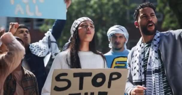 Oorlog Protest Mensen Met Een Teken Geweld Stad Stoppen Voor — Stockvideo