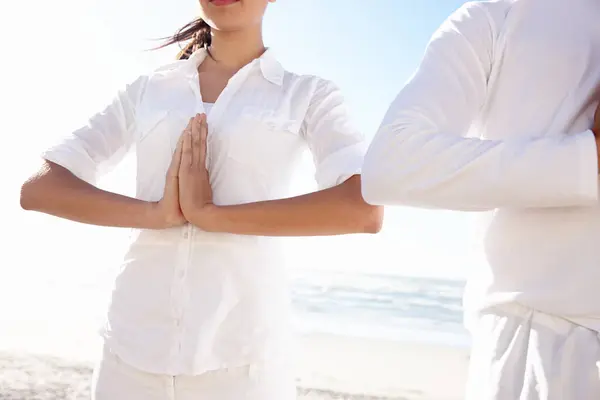 Gebed Handen Meditatie Paar Het Strand Voor Yoga Rust Welzijn — Stockfoto