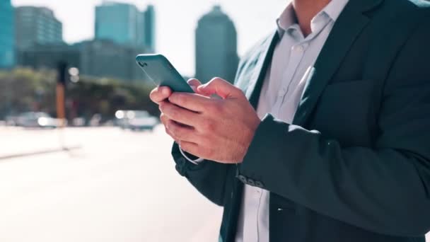 Cidade Mensagens Texto Smartphone Para Homem Negócios Urbano Digitação Para — Vídeo de Stock