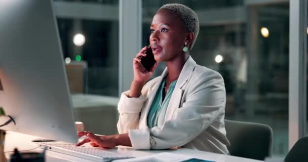 Noche Trabajo Mujer Oficina Con Llamada Telefónica Comunicación Última Fecha — Vídeos de Stock