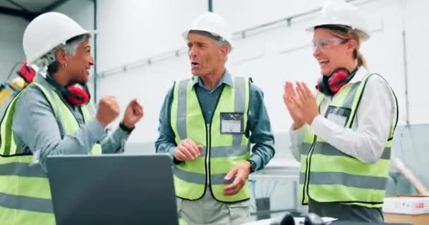 Fabriek Laptop Medewerkers Met Succes Voor Productie Doelprestatie Partnership Werknemer — Stockvideo