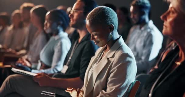 Empresarial Conferência Mulher Negra Com Tablet Para Oficina Treinamento Indústria — Vídeo de Stock