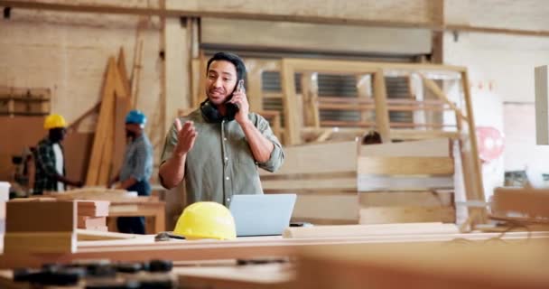 건축업을 노트북에 작업장에 스마트 사람과 말하기 온라인 — 비디오