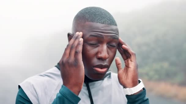 Zewnątrz Ból Głowy Czarny Człowiek Fitness Uraz Wypadek Wypaleniem Treningiem — Wideo stockowe