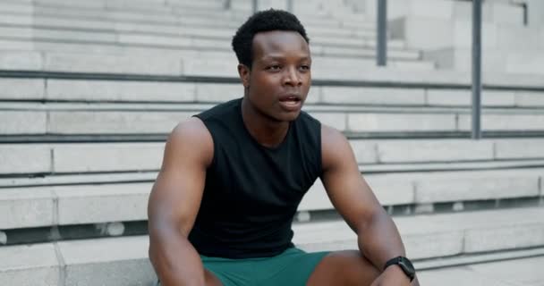 Fekete Férfi Okos Óra Lépcső Fitness Edzés Edzés Szünet Kitartás — Stock videók