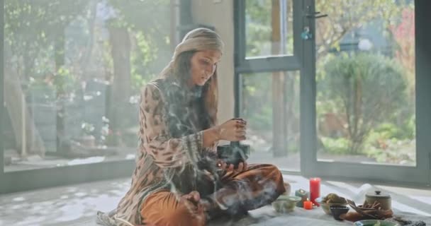 Aromaterapia Ervas Mulher Com Ritual Cura Para Mindfulness Paz Energia — Vídeo de Stock