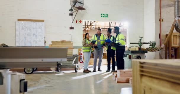 Equipo Carpintería Fabricación Fábrica Madera Reunión Para Discutir Diseño Construcción — Vídeos de Stock