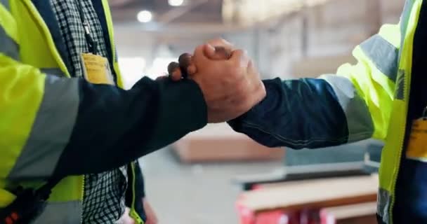 Serrer Main Accord Les Ingénieurs Industrie Atelier Pour Partenariat Traiter — Video